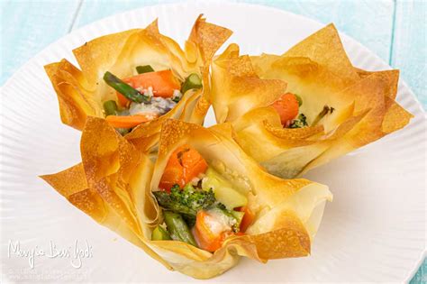 cestini di pasta fillo con ripieno colorato