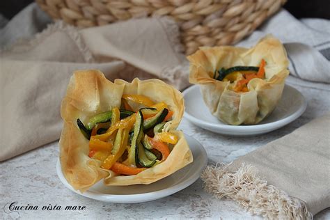 cestini di pasta fillo con mozzarella e pomodorini freschi