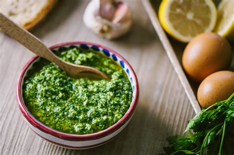 salsa verde toscana in ciotola