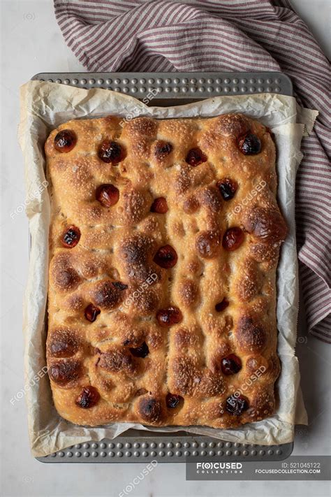 Pane focaccia appena sfornato