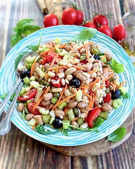 insalata di fagioli al curry con verdure colorate
