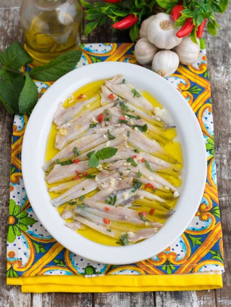 Ingredienti per le alici marinate
