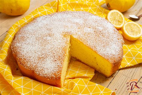 Ingredienti disposti per la preparazione della torta al limone