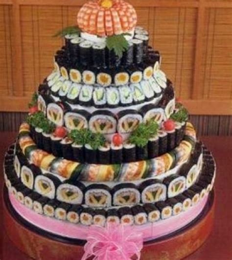 Torta sushi colorata e decorata