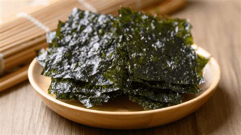 Alga nori tagliata a forma di fogliolina