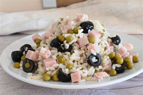 Ingredienti freschi per un'insalata di riso