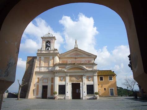 Pellegrinaggio notturno verso il Santuario del Divino Amore
