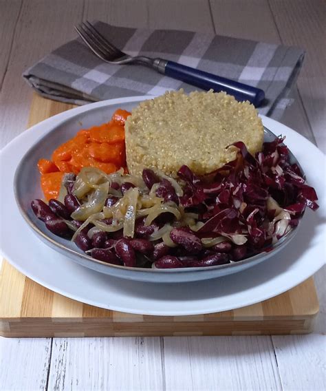 Piatto unico con verdure miste e burrata affumicata