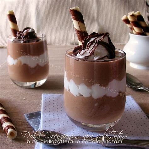 Primo piano di una mousse alla Nutella in un bicchiere