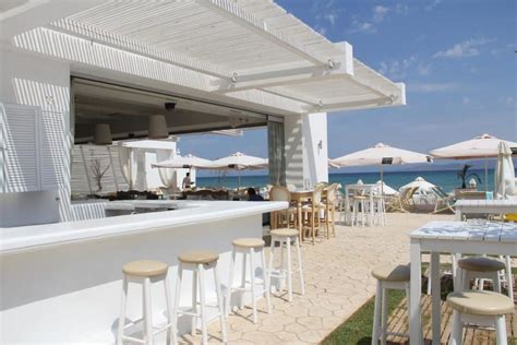 Terrazza di un bar sulla spiaggia