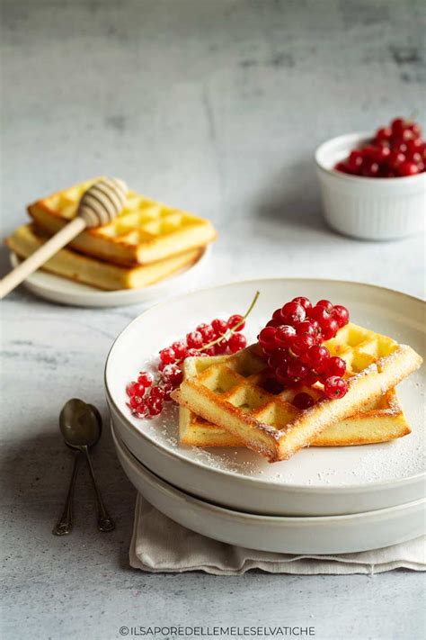 Waffles dorati con forma a nido d'ape