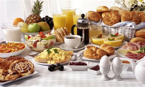 Buffet della colazione con varie opzioni