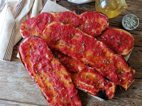 Diagramma nutrizionale comparativo di pizze al pomodoro