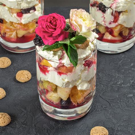 bicchierini di cheesecake con amaretti e frutta