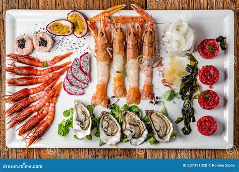 Piatto di pesce crudo frollato