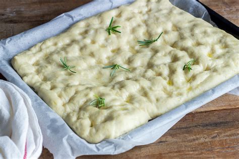 impasto focaccia soffice in ciotola