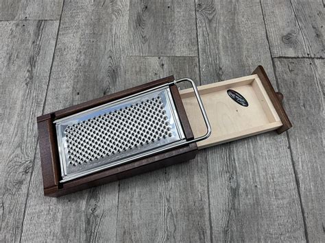 Grattugia Cantoni in legno con cassetto