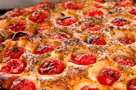 Focaccia Barese con pomodorini