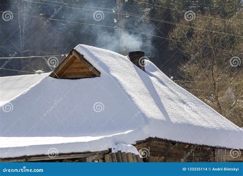 Vecchia casa del fumo in legno
