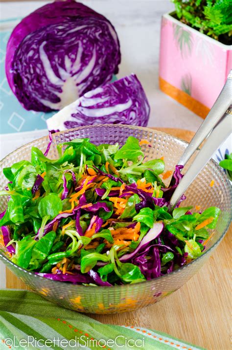 Insalata colorata con carote viola e feta