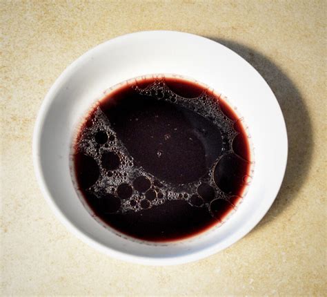 ciotola con salsa al vino ridotta