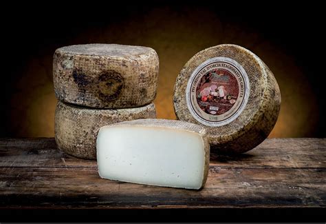 formaggio pecorino stagionato