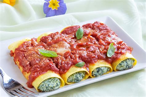 Ingredienti per cannelloni ricotta e spinaci
