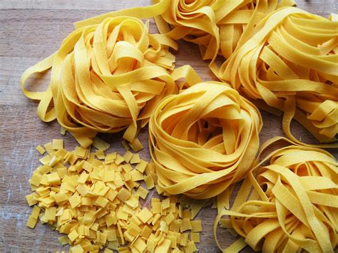Immagine di pasta fresca all'uovo fatta in casa