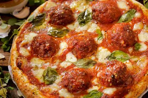 Ingredienti base per polpette di pizza