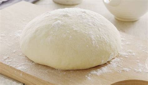 Immagine ravvicinata di un impasto per pane che lievita