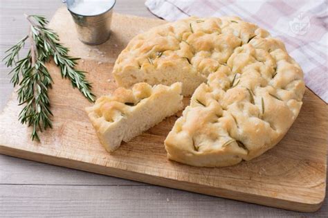 Focaccia morbida appena sfornata