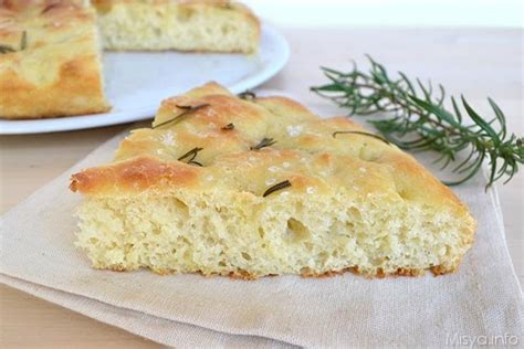 Focaccia con rosmarino e sale grosso