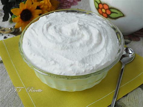 ciotola con ricotta e panna